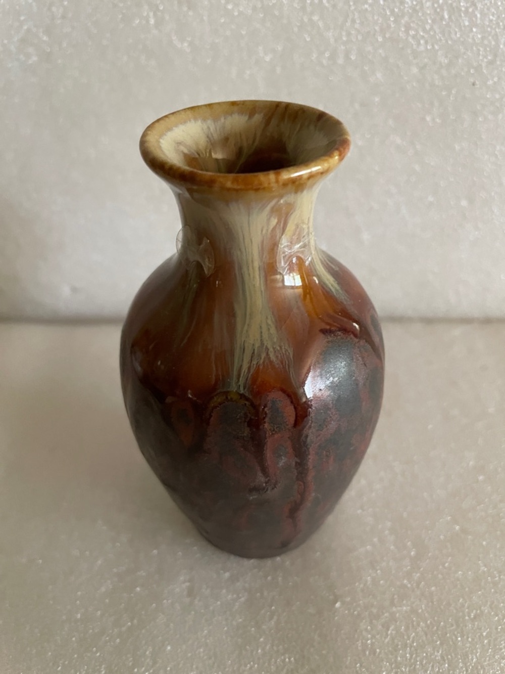 Chinese old Glazed Ceramic Decorative Vase in Brown and Cream